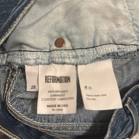 Reformation Redone Levi’s Medium Dark Wash Straight Leg Jeans in Size 28 - Picture 6 of 7